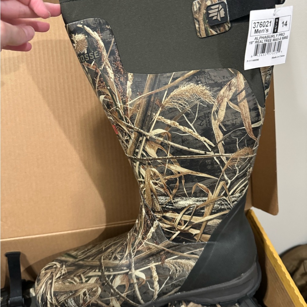 New with tags, Lacrosse Men’s 18” Alphaburly Boots
